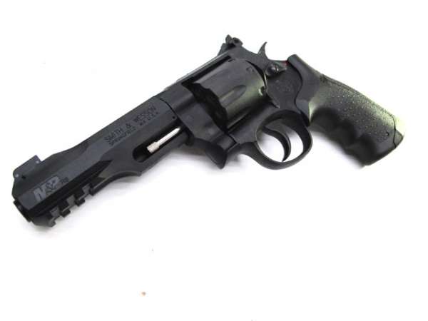 Smith & Wesson M&P R8, schwarz